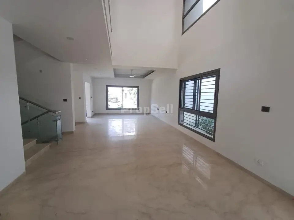 5 BHK Independent House / Villa for Rent in Sobha International City, Sector-109, Gurgaon - Photo 1