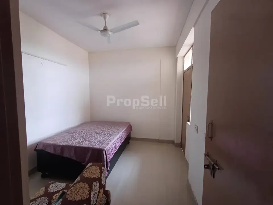 2 BHK Flat/Apartment for Sale in Pareena Laxmi Apartments, Sector-99A, Gurgaon - Photo 1